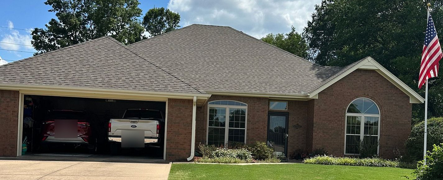 Brick ranch home in Bartlesville, Oklahoma with its old weathered brown roof before replacement by Mitten