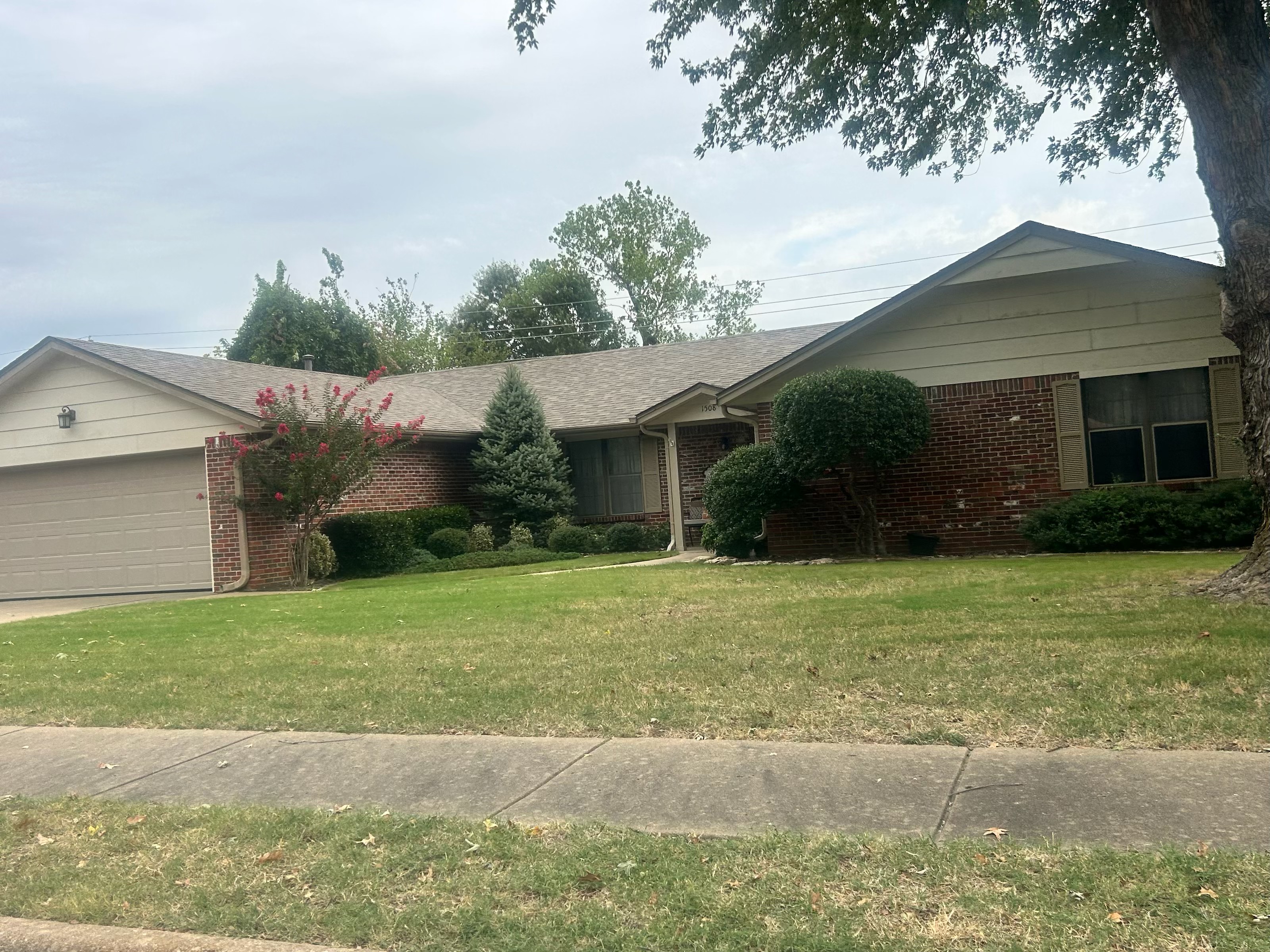 Finished shingle roof on a home in Bartlesville, Oklahoma