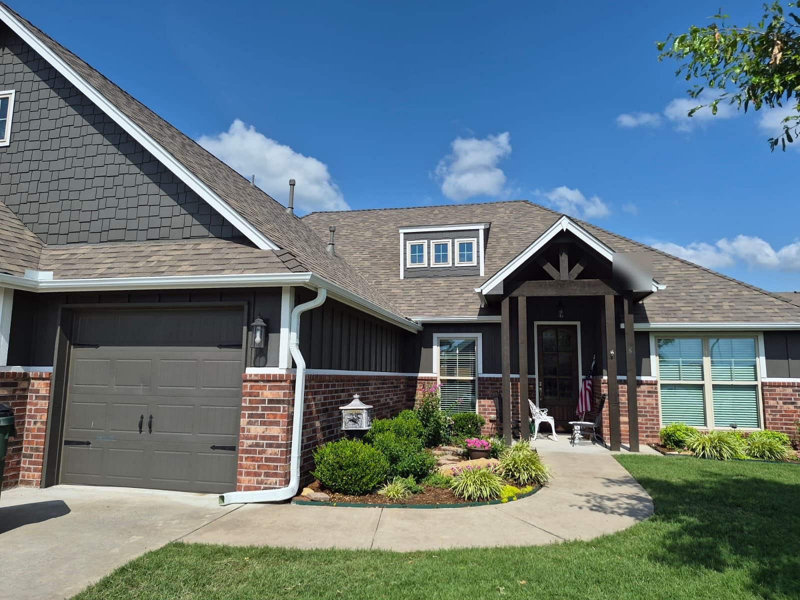 Collinsville, Oklahoma home after a Mitten roof replacement