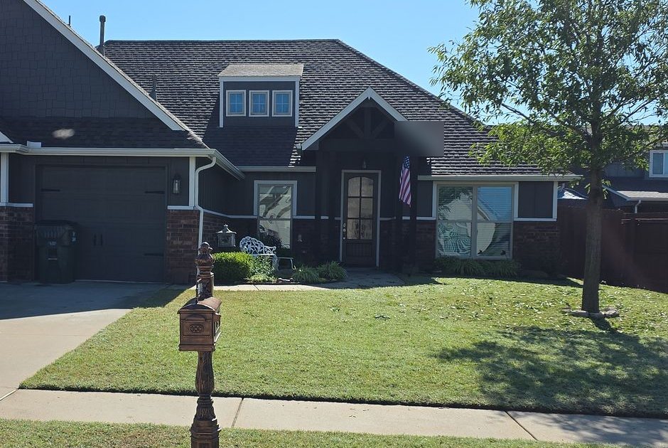 Craftsman-style home in Collinsville, Oklahoma with its old dark roof before replacement by Mitten