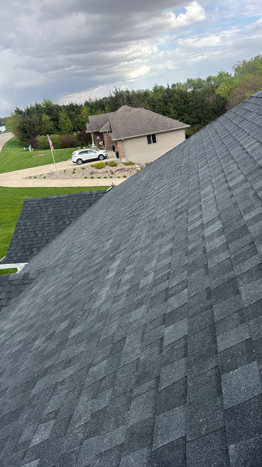 Finished shingle roof in Dyersville, Iowa