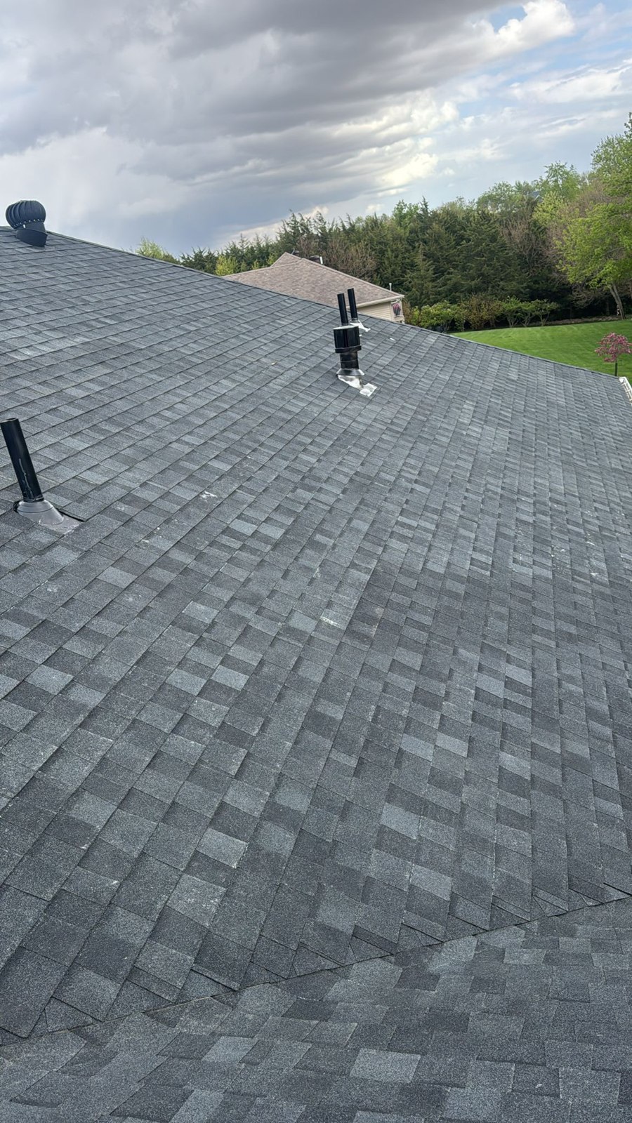 Finished shingle roof in Dyersville, Iowa