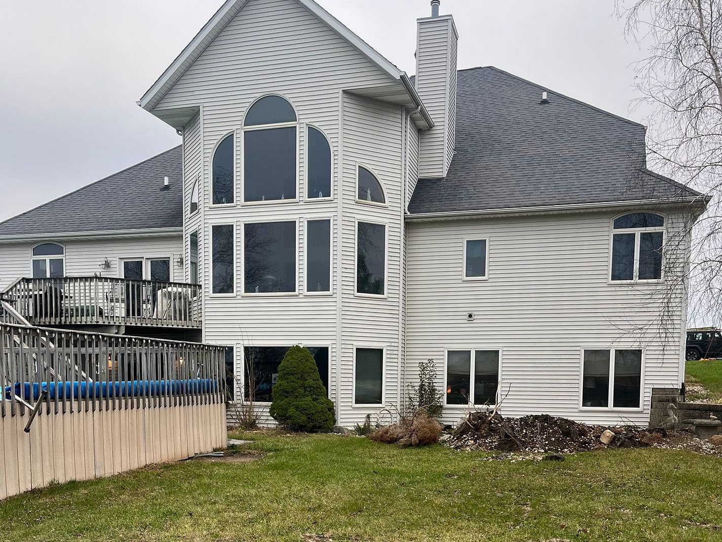 Back of a Long Grove, Iowa home with old white siding before Mitten's roof and siding project