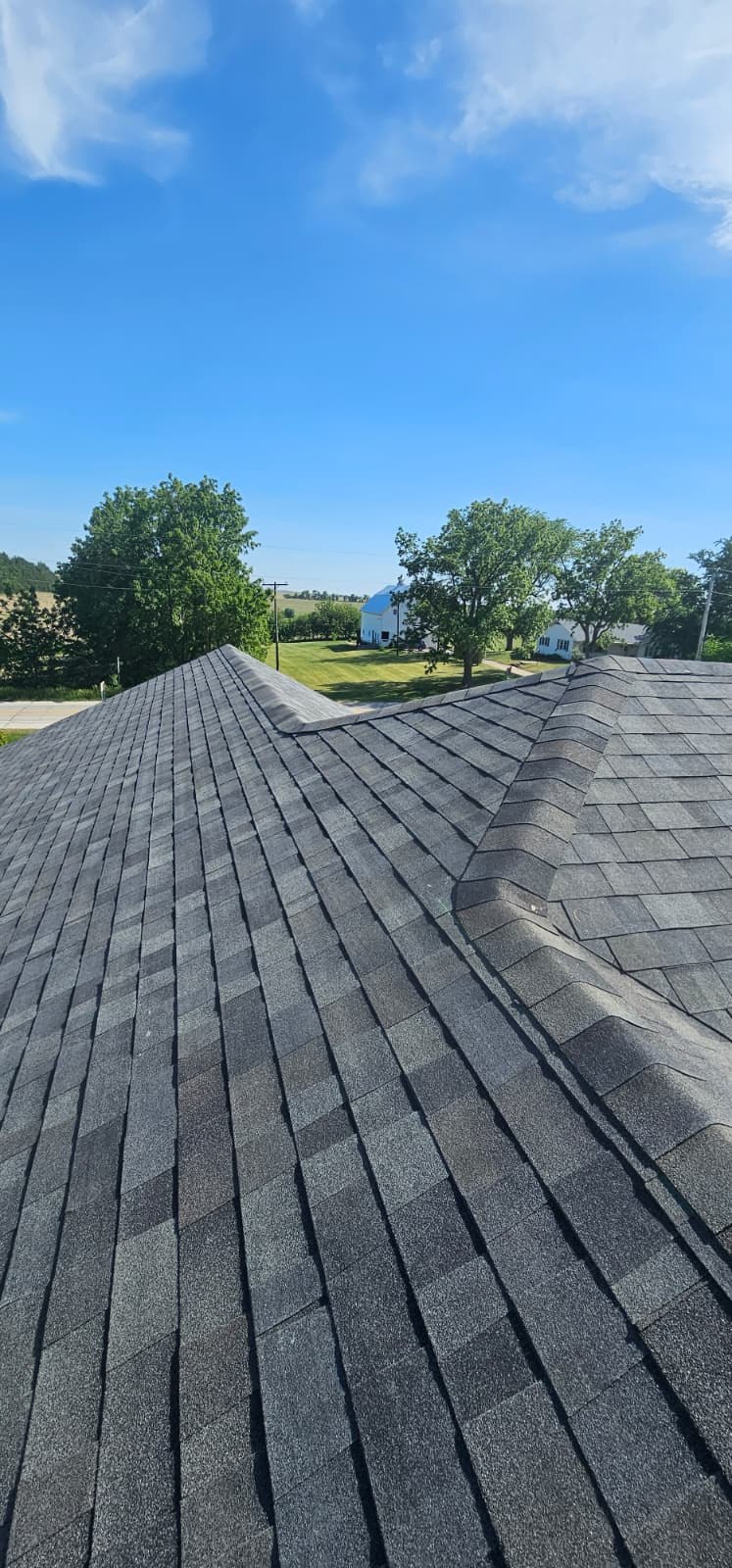 Finished shingle roof in Tipton, Iowa