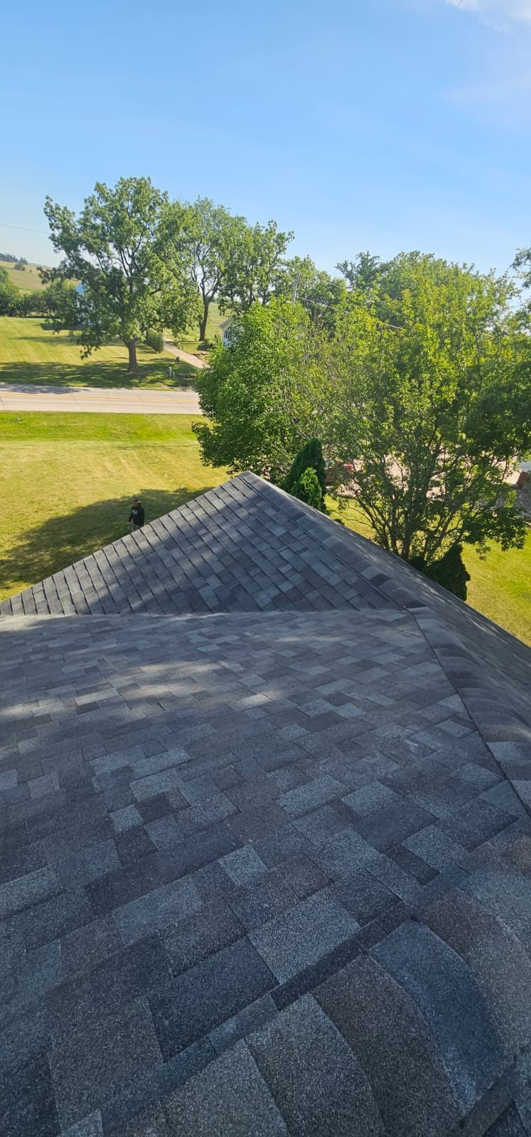 Finished shingle roof in Tipton, Iowa