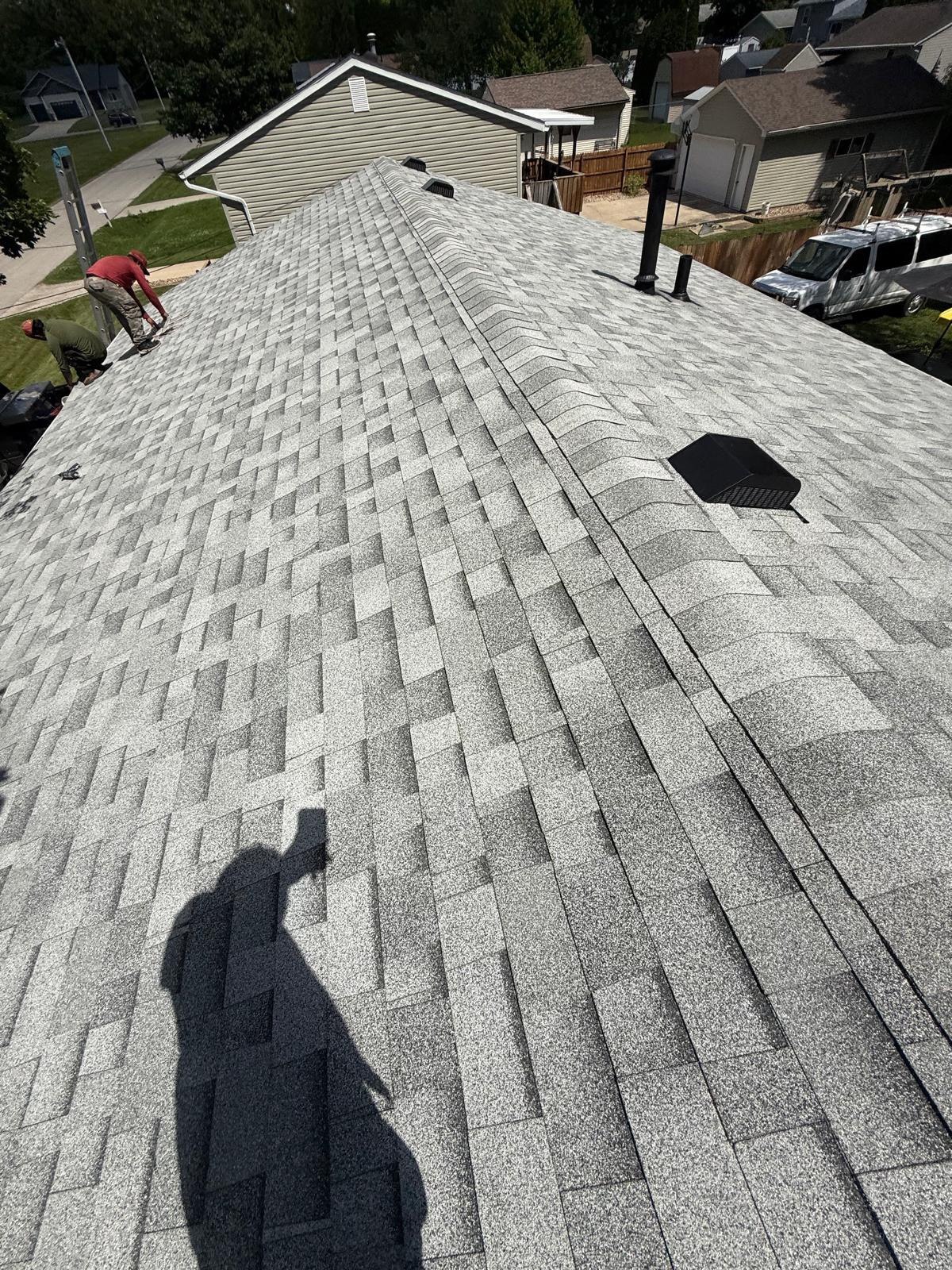 Finished shingle roof in Waterloo, Iowa