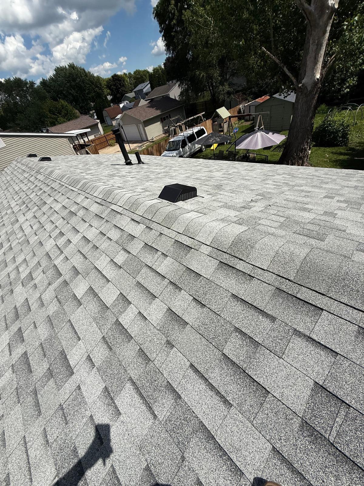 Finished shingle roof in Waterloo, Iowa